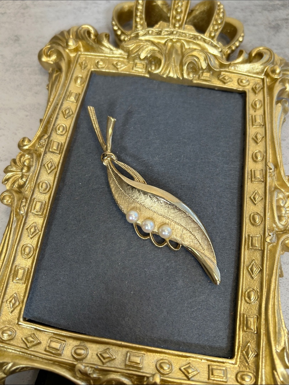 Gold Leaf Pearl Pendant Necklace - Elegant Women’s Jewelry